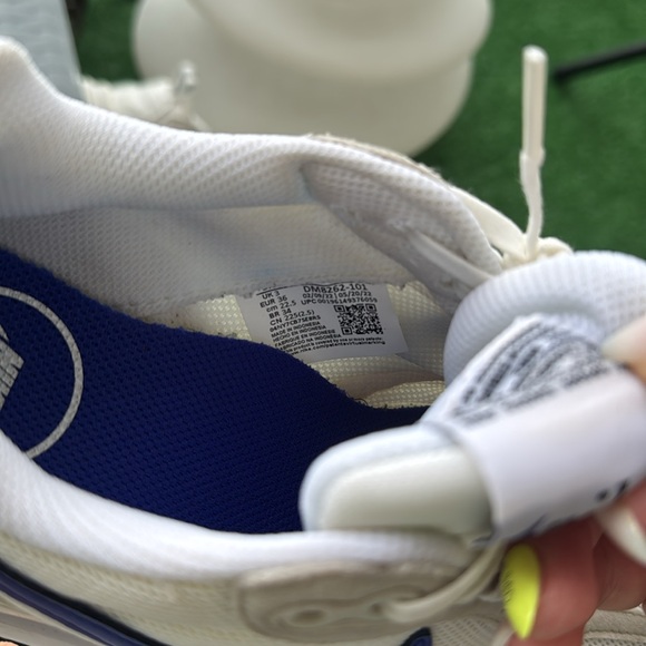 Nike White and Blue Sneakers - Picture 8 of 10